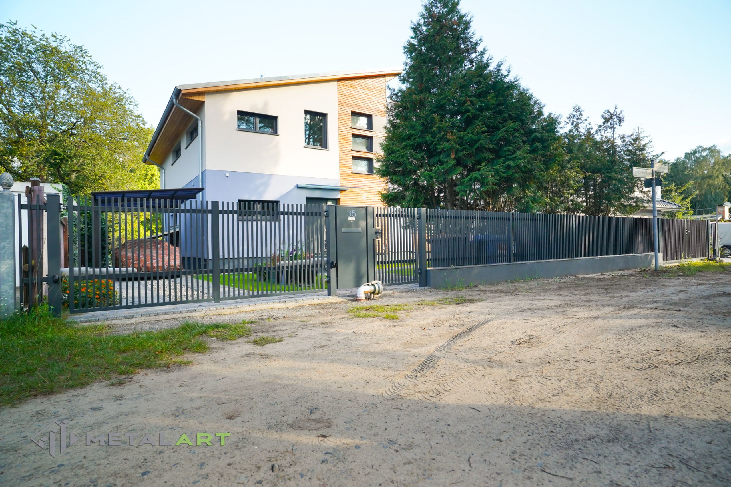 Zaunprojekt, Zaunportfolio, moderne Zäune, Zaunanlage Projekt, Zaun Metal Art, Zäune aus Polen, Zaun Berlin, Zaun günstig kaufen, Zäune und Tore