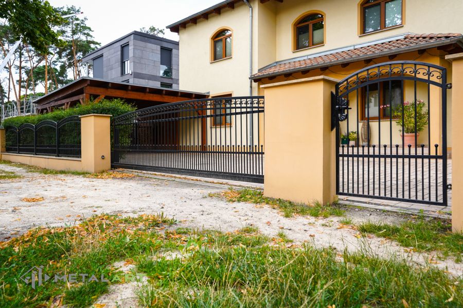 Schmuckzaun, Rahmenzaun, Zaunprojekt, Zaunportfolio, Zaun mit Bogen