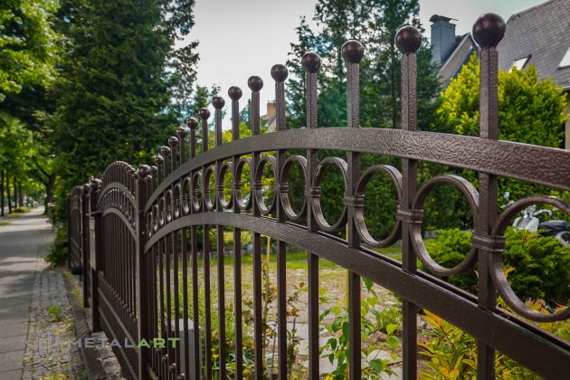 Zaunspitzen, Zaunprojekt, Zaunportfolio, Zaunmuster, Schmiedezaun, Schmiedezäune, Zaunanlage Projekt, Zaun Metal Art, Zäune aus Polen, Zaun Berlin, Zaun günstig kaufen, Zäune und Tore, klassische Zäune, Schmuckzaun, Schmuckzäune