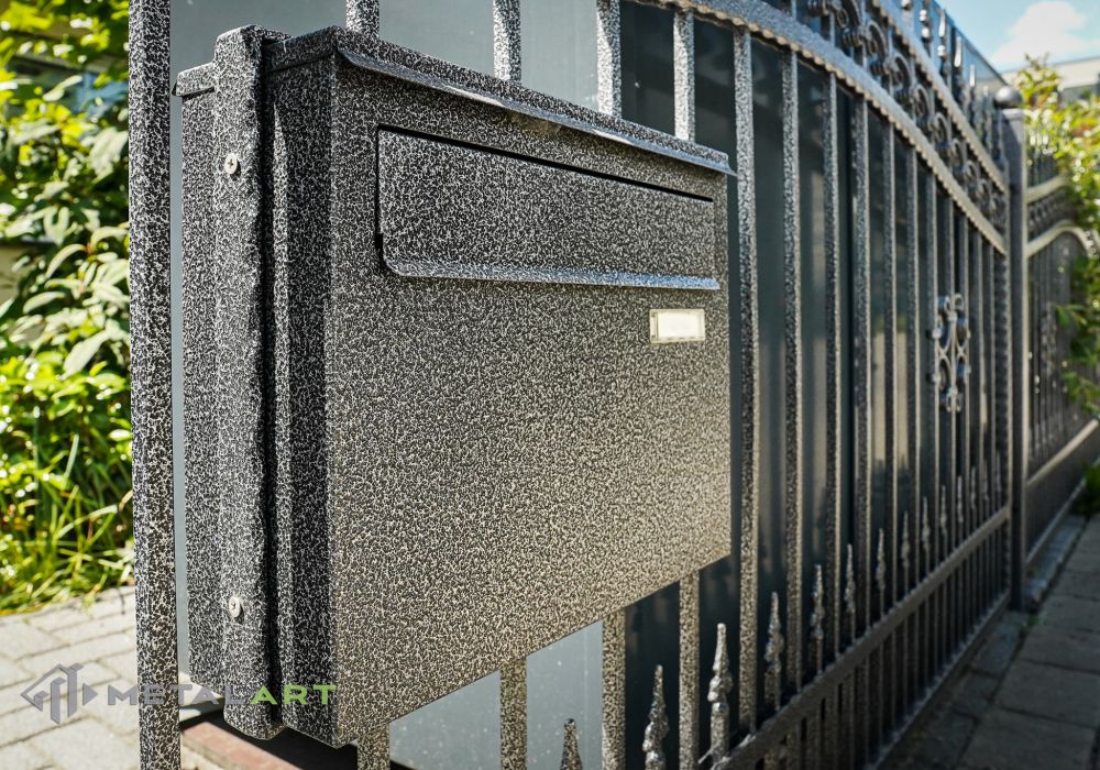 Zaun in Welle, Zaunprojekt, Zaunportfolio, Zaunmuster, Schmiedezaun, Schmiedezäune, Zaunanlage Projekt, Zaun Metal Art, Zäune aus Polen, Zaun Berlin, Zaun günstig kaufen, Zäune und Tore, klassische Zäune, Schmuckzaun, Schmuckzäune, Gartenzaun, Gartenzäune