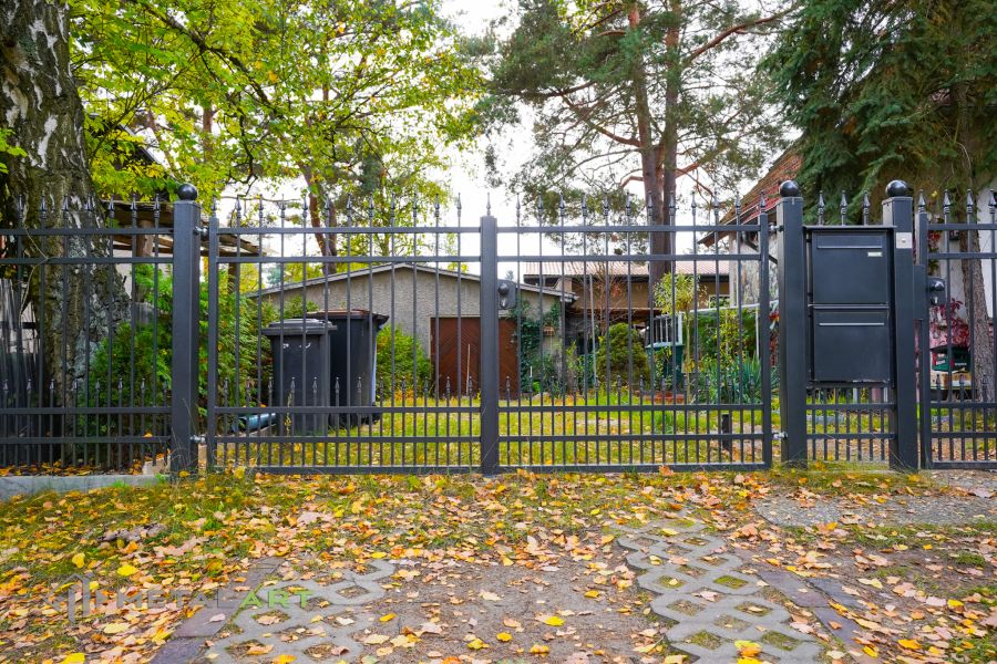 Zaunprojekt, Zaunportfolio, Zaunmuster, Schmiedezaun, Schmiedezäune, Zaunanlage Projekt, Zaun Metal Art, Zäune aus Polen, Zaun Berlin, Zaun günstig kaufen, Zäune und Tore, klassische Zäune, Gartenzaun, Gartenzäune