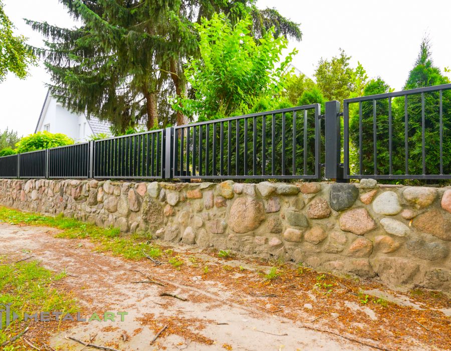 Zaunprojekt, Zaunportfolio, Zaunmuster, Schmiedezaun, Schmiedezäune, Zaunanlage Projekt, Zaun Metal Art, Zäune aus Polen, Zaun Berlin, Zaun günstig kaufen, Zäune und Tore, klassische Zäune, Gartenzaun, Gartenzäune