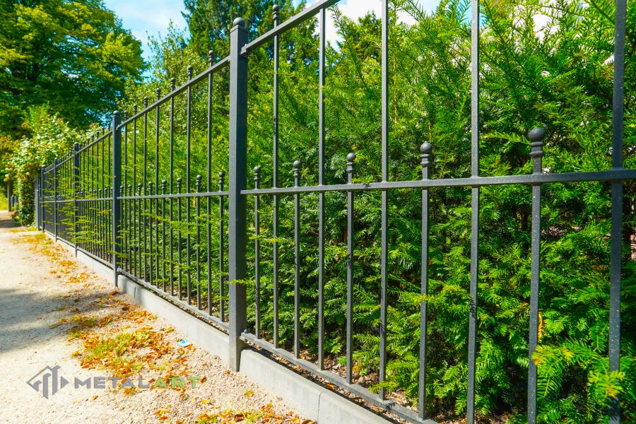 Schmuckzaun mit den Kugeln, Zaunportfolio, Zaunmuster, Schmiedezaun, Gartenzaun,