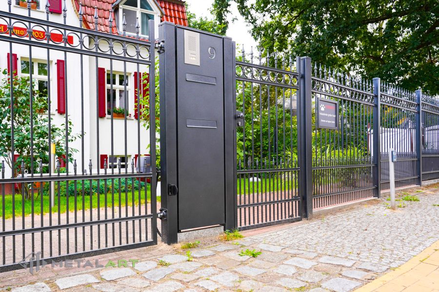 Zaunprojekt, Zaunportfolio, Zaunmuster, Schmiedezaun, Schmiedezäune, Zaunanlage Projekt, Zaun Metal Art, Zäune aus Polen, Zaun Berlin, Zaun günstig kaufen, Zäune und Tore, klassische Zäune, Schmuckzaun, Schmuckzäune, Gartenzaun, Gartenzäune