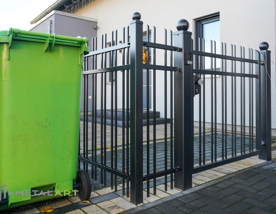 Zaunprojekt, Zaunmuster, Schmiedezaun, klassische Zäune, Gartenzaun