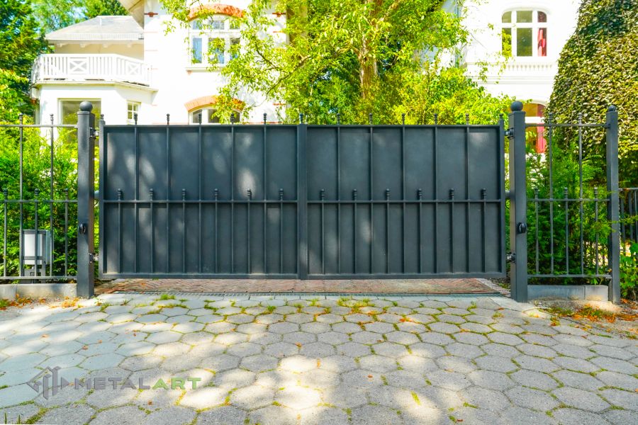 Schmuckzaun mit den Kugeln, Zaunportfolio, Zaunmuster, Schmiedezaun, Gartenzaun,