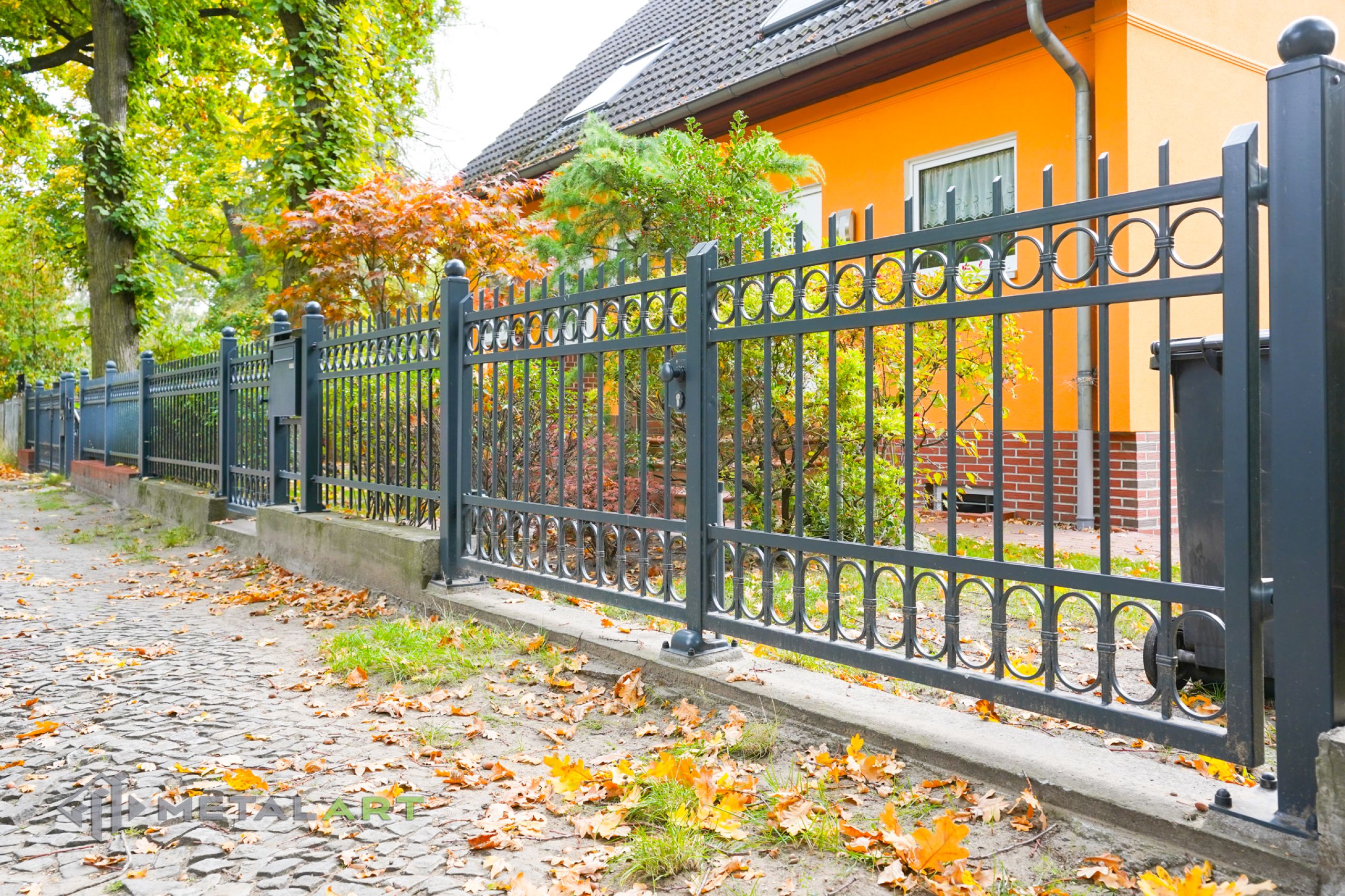 Zaunprojekt, Zaunportfolio, Zaunmuster, Schmiedezaun, Schmiedezäune, Zaunanlage Projekt, Zaun Metal Art, Zäune aus Polen, Zaun Berlin, Zaun günstig kaufen, Zäune und Tore, klassische Zäune, Gartenzaun, Gartenzäune