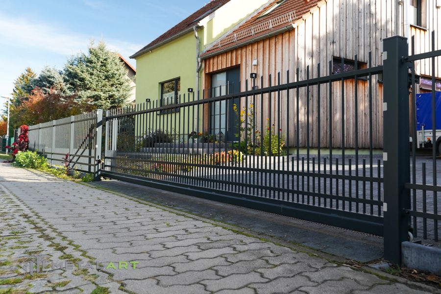 Zaunprojekt, Zaunportfolio, Zaunmuster, Schmiedezaun, Schmiedezäune, Zaunanlage Projekt, Zaun Metal Art, Zäune aus Polen, Zaun Berlin, Zaun günstig kaufen, Zäune und Tore, klassische Zäune, Gartenzaun, Gartenzäune