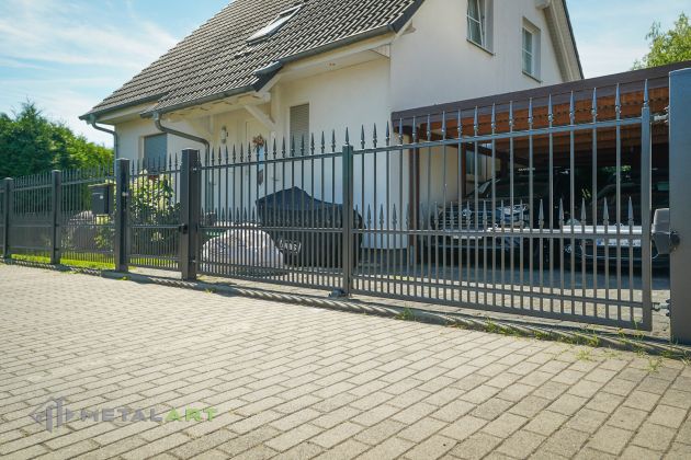 Zaunprojekt, Zaunportfolio, Zaunmuster, Schmiedezaun, Zaunanlage Projekt, Zaun Metal Art, Zäune aus Polen, Zaun Berlin, Zäune und Tore, Schmuckzaun, Gartenzaun, Gartenzäune