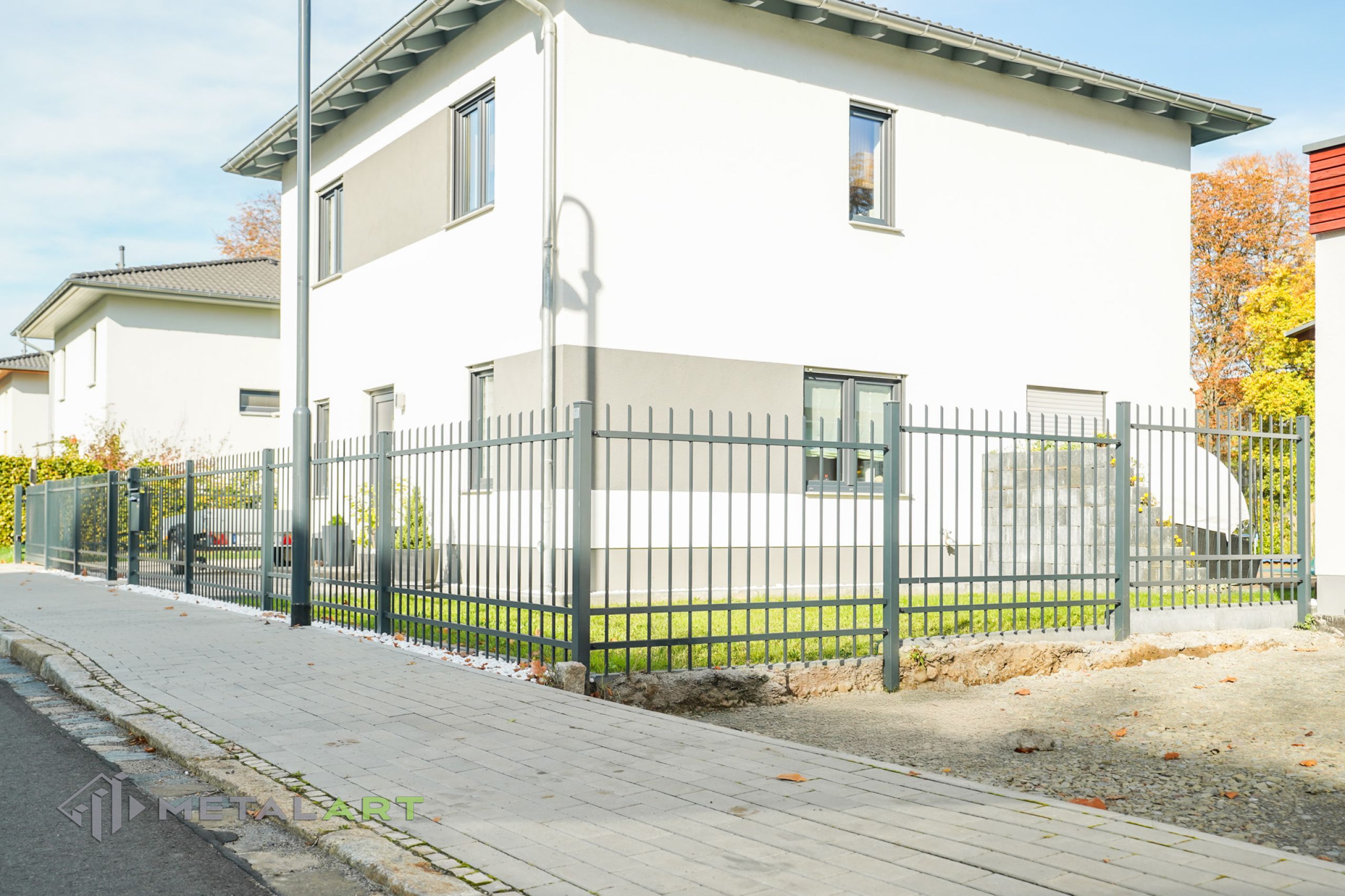 Zaunprojekt, Zaunportfolio, Zaunmuster, Schmiedezaun, Schmiedezäune, Zaunanlage Projekt, Zaun Metal Art, Zäune aus Polen, Zaun Berlin, Zäune und Tore, klassische Zäune, Gartenzaun, Gartenzäune