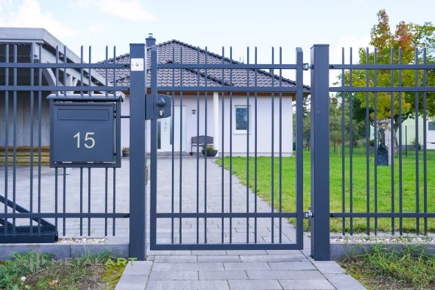 Zaunprojekt, Zaunportfolio, Zaunmuster, Schmiedezaun, Schmiedezäune, Zaunanlage Projekt, Zaun Metal Art, Zäune aus Polen, Zaun Berlin, Zaun günstig kaufen, Zäune und Tore, klassische Zäune, Gartenzaun, Gartenzäune