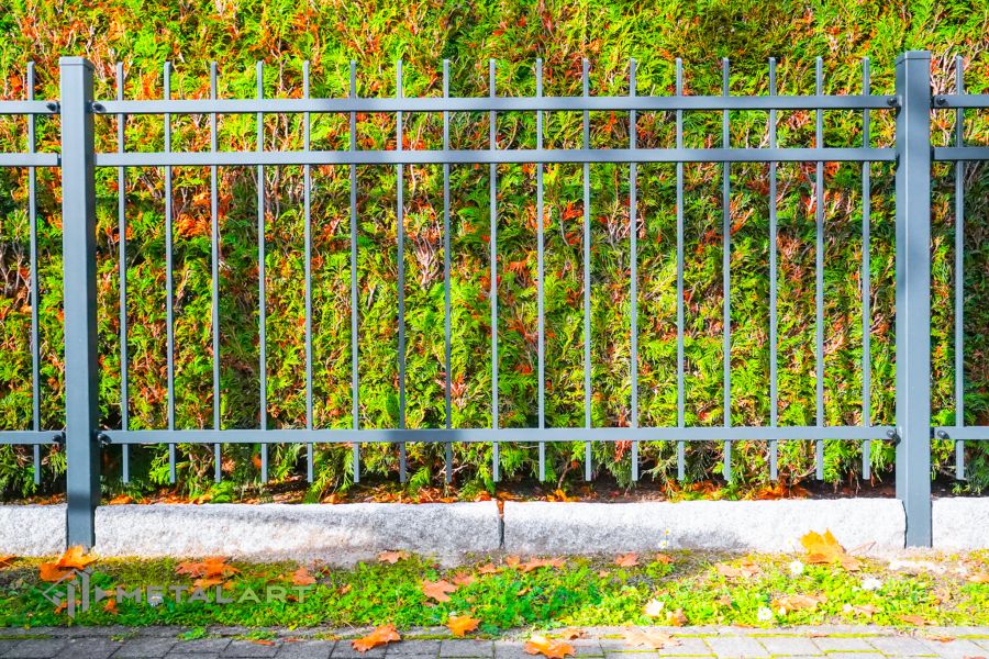 Zaunprojekt, Zaunportfolio, Zaunmuster, Schmiedezaun, Schmiedezäune, Zaunanlage Projekt, Zaun Metal Art, Zäune aus Polen, Zaun Berlin, Zaun günstig kaufen, Zäune und Tore, klassische Zäune, Gartenzaun, Gartenzäune