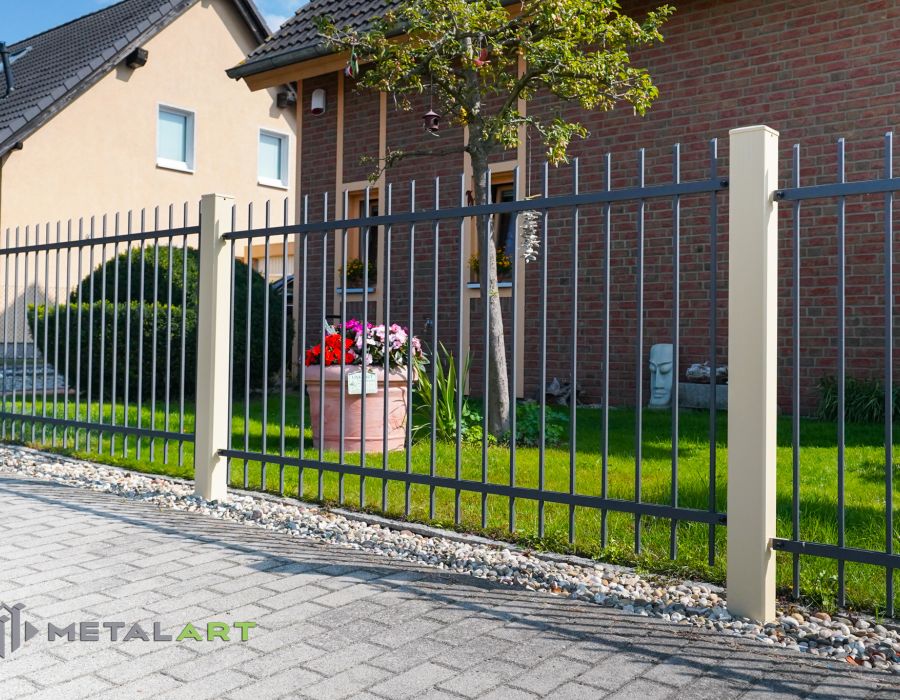 Zaunprojekt, Zaunportfolio, Zaunmuster, Schmiedezaun, Schmiedezäune, Zaunanlage Projekt, Zaun Metal Art, Zäune aus Polen, Zaun Berlin, Zaun günstig kaufen, Zäune und Tore, klassische Zäune, Gartenzaun, Gartenzäune