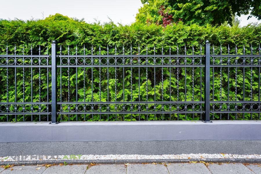 Zaunprojekt, Zaunportfolio, Zaunmuster, Schmiedezaun, Schmiedezäune, Zaunanlage Projekt, Zaun Metal Art, Zäune aus Polen, Zaun Berlin, Zaun günstig kaufen, Zäune und Tore, klassische Zäune, Gartenzaun, Gartenzäune