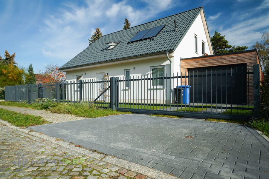Zaunprojekt, Zaunportfolio, Zaunmuster, moderne Zäune, Zaunanlage Projekt, Zaun Metal Art, Zäune aus Polen, Zaun Berlin, Zaun günstig kaufen, Zäune und Tore