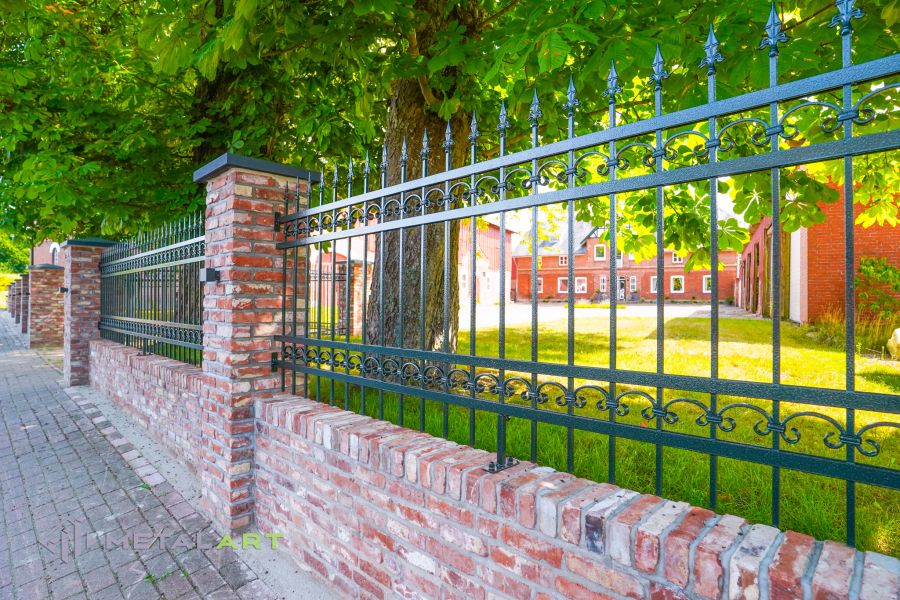 Zaunprojekt, Zaunportfolio, Zaunmuster, Schmiedezaun, Schmiedezäune, Zaunanlage Projekt, Zaun Metal Art, Zäune aus Polen, Zaun Berlin, Zaun günstig kaufen, Zäune und Tore, klassische Zäune, Gartenzaun, Gartenzäune