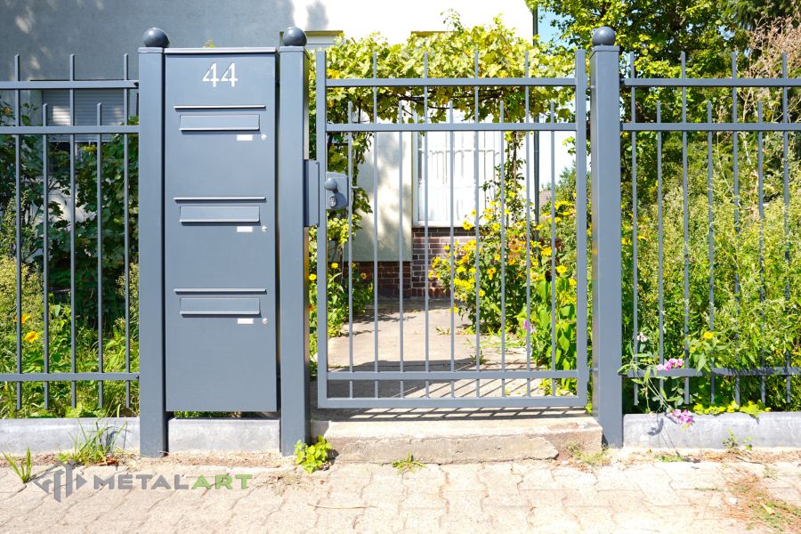 Der klassische Zaun, Zaunprojekt, Zaunportfolio, Zaunmuster, Schmiedezaun, Schmiedezäune, Zaunanlage Projekt, Zaun Metal Art, Zäune aus Polen, Zaun Berlin, Zaun günstig kaufen, Zäune und Tore, klassische Zäune, Gartenzaun, Gartenzäune