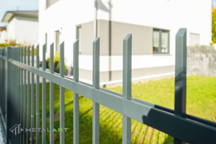 Zaunanlage, Zaunprojekt, Zaunportfolio, Zaunmuster, Schmiedezaun, Schmiedezäune, Zaun Metal Art, Zäune aus Polen, Zäune und Tore, klassische Zäune, Gartenzaun, Gartenzäune