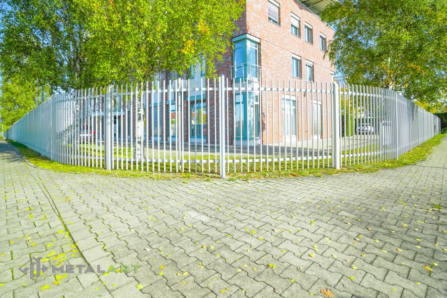 Zaunprojekt mit Schiebetor, Zaunportfolio, moderne Zäune, Zaunanlage Projekt, Zaun Metal Art, Zäune aus Polen, Zaun Berlin, Zaun günstig kaufen, Zäune und Tore