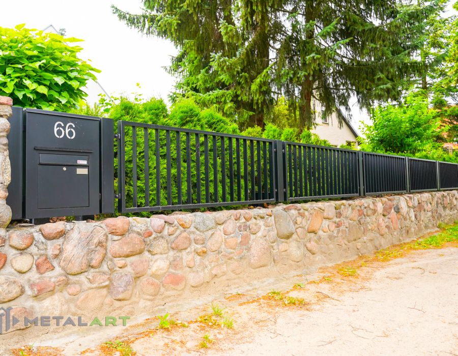 Zaunprojekt, Zaunportfolio, Zaunmuster, Schmiedezaun, Schmiedezäune, Zaunanlage Projekt, Zaun Metal Art, Zäune aus Polen, Zaun Berlin, Zaun günstig kaufen, Zäune und Tore, klassische Zäune, Gartenzaun, Gartenzäune