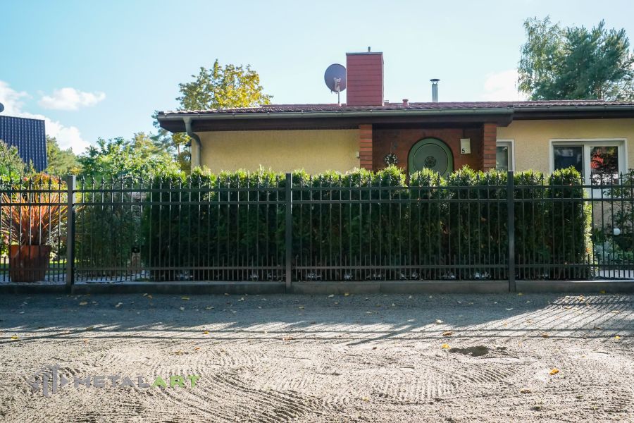 Zaunprojekt, Zaunportfolio, Zaunmuster, Schmiedezaun, Schmiedezäune, Zaunanlage Projekt, Zaun Metal Art, Zäune aus Polen, Zaun Berlin, Zaun günstig kaufen, Zäune und Tore, klassische Zäune, Gartenzaun, Gartenzäune