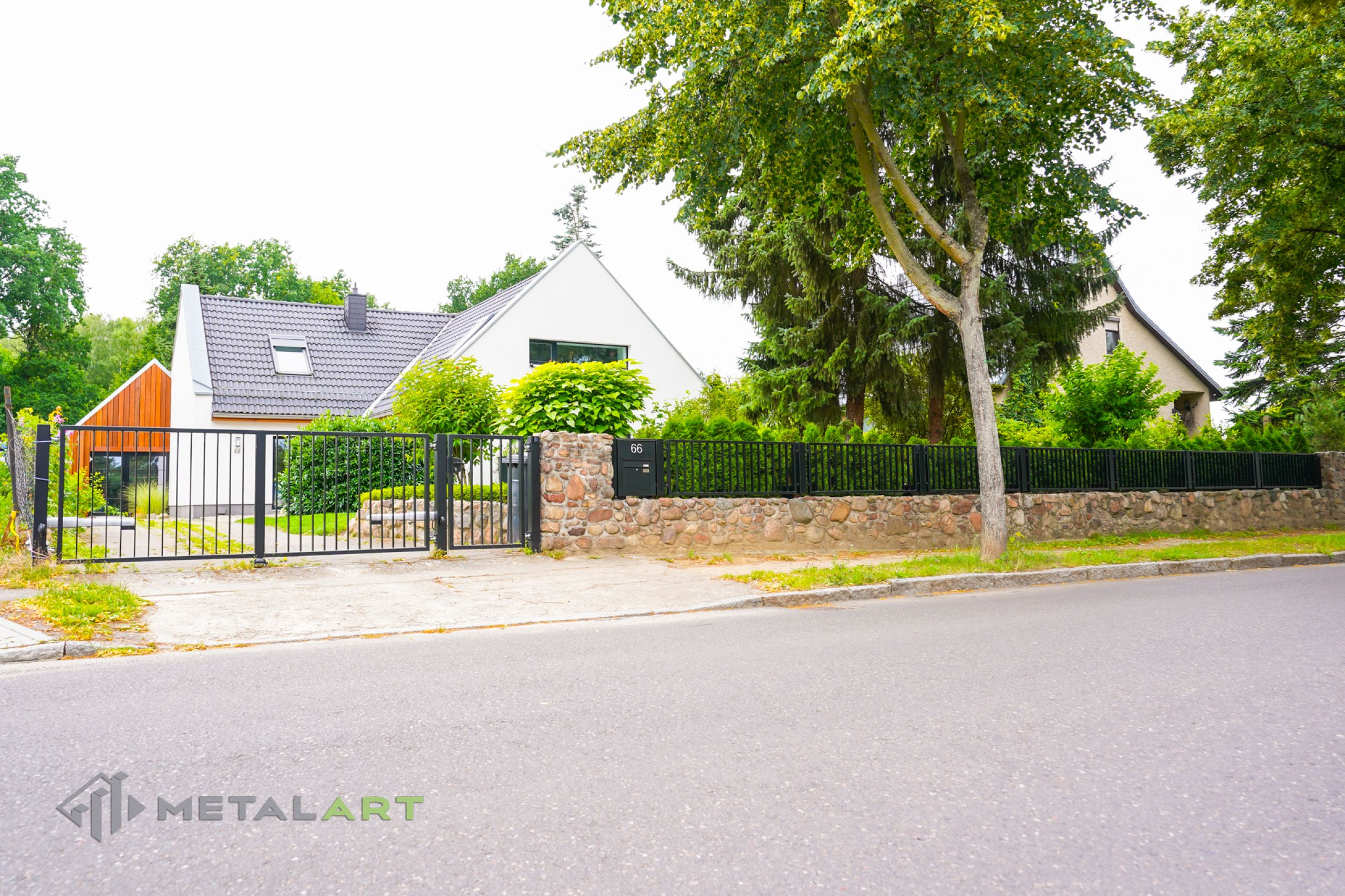 Zaunprojekt, Zaunportfolio, Zaunmuster, Schmiedezaun, Schmiedezäune, Zaunanlage Projekt, Zaun Metal Art, Zäune aus Polen, Zaun Berlin, Zaun günstig kaufen, Zäune und Tore, klassische Zäune, Gartenzaun, Gartenzäune