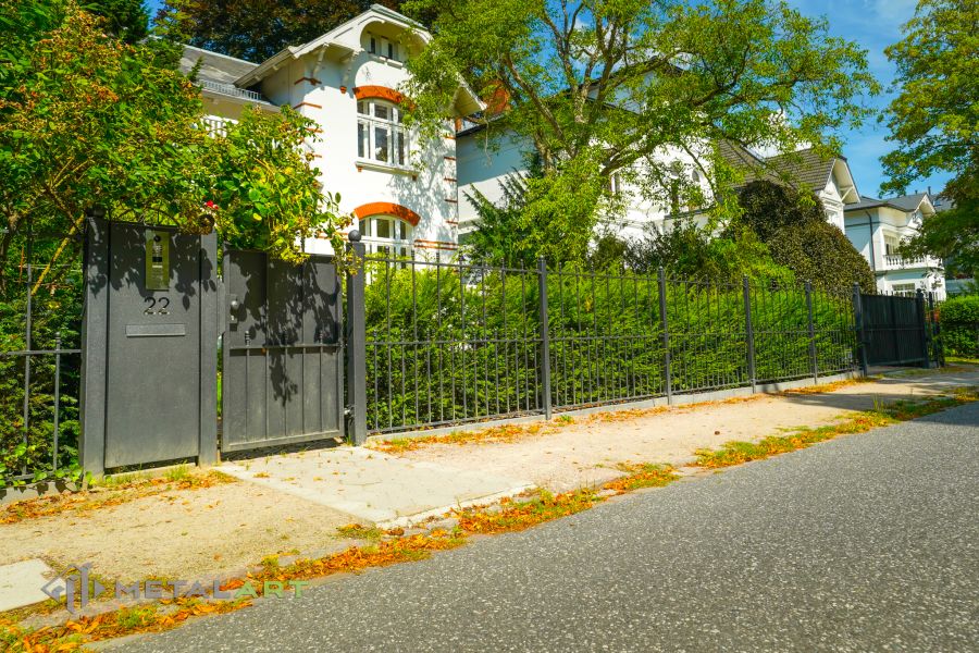 Schmuckzaun mit den Kugeln, Zaunportfolio, Zaunmuster, Schmiedezaun, Gartenzaun,