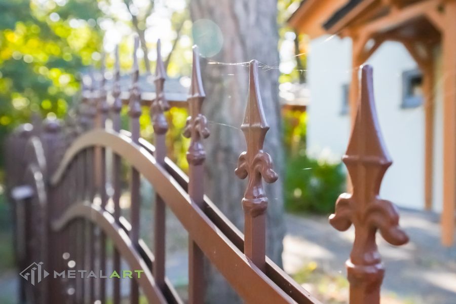 Schmuckzaun, Ornament im Zaun, Zaunprojekt, Schmiedezaun, Zaunanlage in Welle, Zaun Metal Art, Zäune aus Polen, Zaun Berlin, Zäune und Tore, klassische Zäune, Schmuckzäune, Gartenzaun