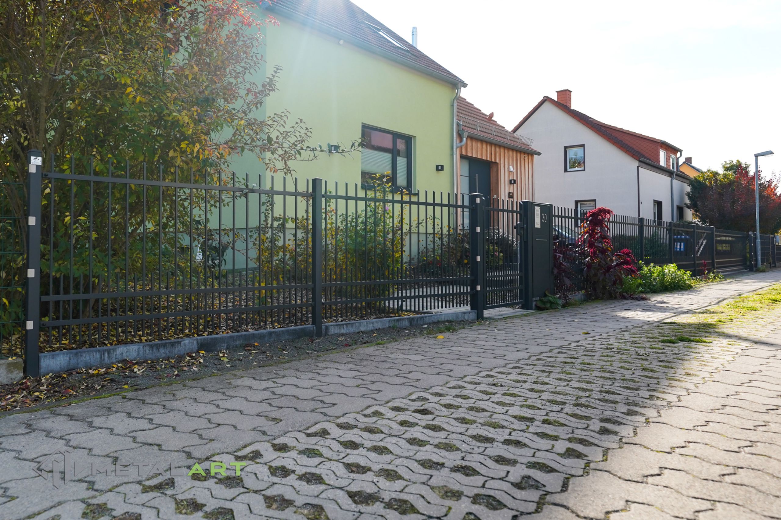 Zaunprojekt, Zaunportfolio, Zaunmuster, Schmiedezaun, Schmiedezäune, Zaunanlage Projekt, Zaun Metal Art, Zäune aus Polen, Zaun Berlin, Zaun günstig kaufen, Zäune und Tore, klassische Zäune, Gartenzaun, Gartenzäune