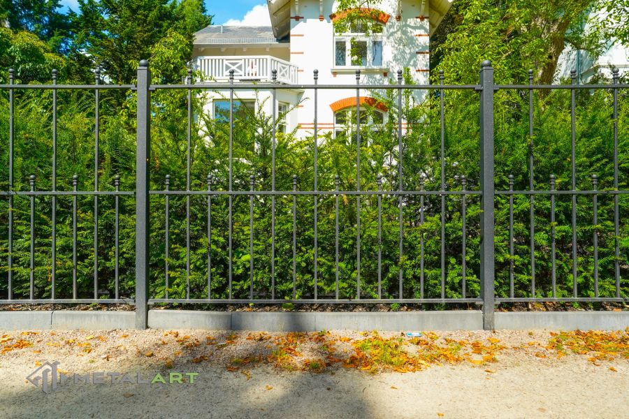 Schmuckzaun mit den Kugeln, Zaunportfolio, Zaunmuster, Schmiedezaun, Gartenzaun,