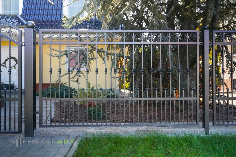 Gartenzaun, Zaunprojekt, Zaunportfolio, Zaunmuster, moderne Zäune, Zaunanlage Projekt, Zaun Metal Art, Zäune aus Polen, Zaun Berlin, Zaun günstig kaufen, Zäune und Tore, klassische Zäune, Schmuckzaun, Schmuckzäune