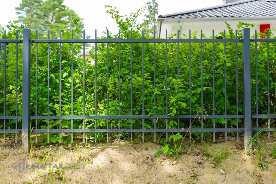 Zaunanlage, Zaunprojekt, Zaunportfolio, Zaunmuster, Schmiedezaun, Schmiedezäune, Zaun Metal Art, Zäune aus Polen, Zäune und Tore, klassische Zäune, Gartenzaun, Gartenzäune
