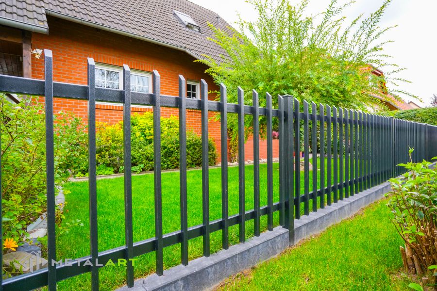 Zaunprojekt mit Schiebetor, Zaunportfolio, moderne Zäune, Zaunanlage Projekt, Zaun Metal Art, Zäune aus Polen, Zaun Berlin, Zaun günstig kaufen, Zäune und Tore