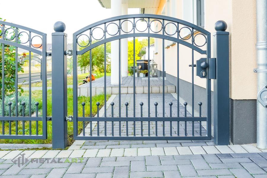 Schmuckzaun, Rahmenzaun, Schmiedezaun, Schmiedezäune, Zaunanlage Projekt, Zaun Metal Art, Zäune aus Polen, Zaun Berlin, mit Kugeln, klassische Zäune, Gartenzaun, Gartenzäune