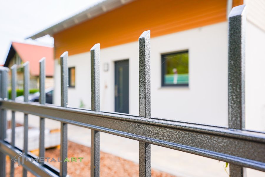 klassischer Zaun, Zaunprojekt, Zaun Metal Art, Zäune aus Polen, Zaun Berlin, Zaun günstig kaufen, Zäune und Tore, klassische Zäune, Gartenzaun, Gartenzäune