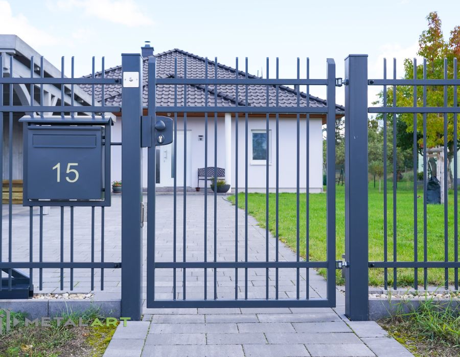 Zaunprojekt, Zaunmuster, Schmiedezaun, klassische Zäune, Gartenzaun