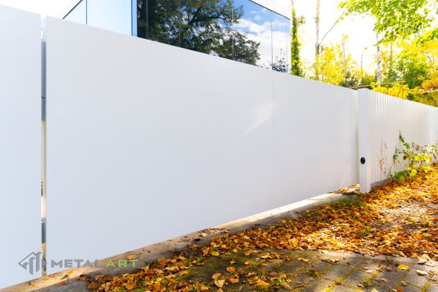 Schiebetor, Zaunprojekt, Zaunportfolio, moderne Zäune, Zaunanlage Projekt, Zaun Metal Art, Zäune aus Polen, Zaun Berlin, Zaun günstig kaufen, Zäune und Tore