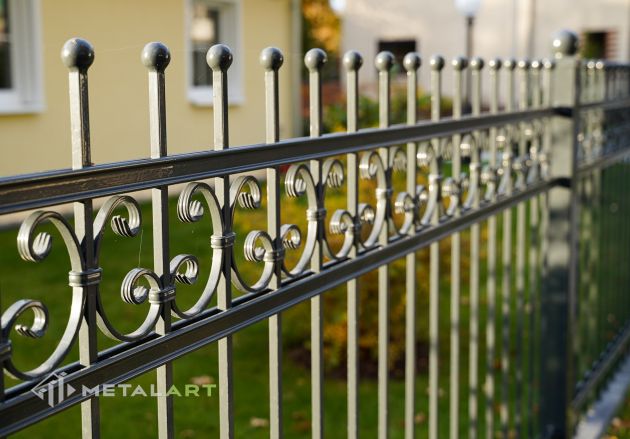 Zaunspitzen, Zaunprojekt, Zaunportfolio, Zaunmuster, moderne Zäune, Zaunanlage Projekt, Zaun Metal Art, Zäune aus Polen, Zaun Berlin, Zaun günstig kaufen, Zäune und Tore, klassische Zäune, Schmuckzaun, Schmuckzäune