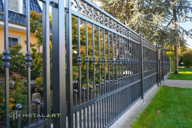 Gartenzaun, Zaunprojekt, Zaunportfolio, Zaunmuster, moderne Zäune, Zaunanlage Projekt, Zaun Metal Art, Zäune aus Polen, Zaun Berlin, Zaun günstig kaufen, Zäune und Tore, klassische Zäune, Schmuckzaun, Schmuckzäune