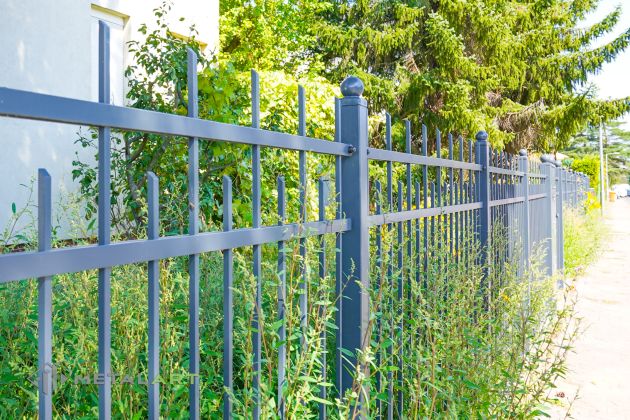 Zaunprojekt, Zaunportfolio, Zaunmuster, Schmiedezaun, Schmiedezäune, Zaunanlage Projekt, Zaun Metal Art, Zäune aus Polen, Zaun Berlin, Zaun günstig kaufen, Zäune und Tore, klassische Zäune, Gartenzaun, Gartenzäune