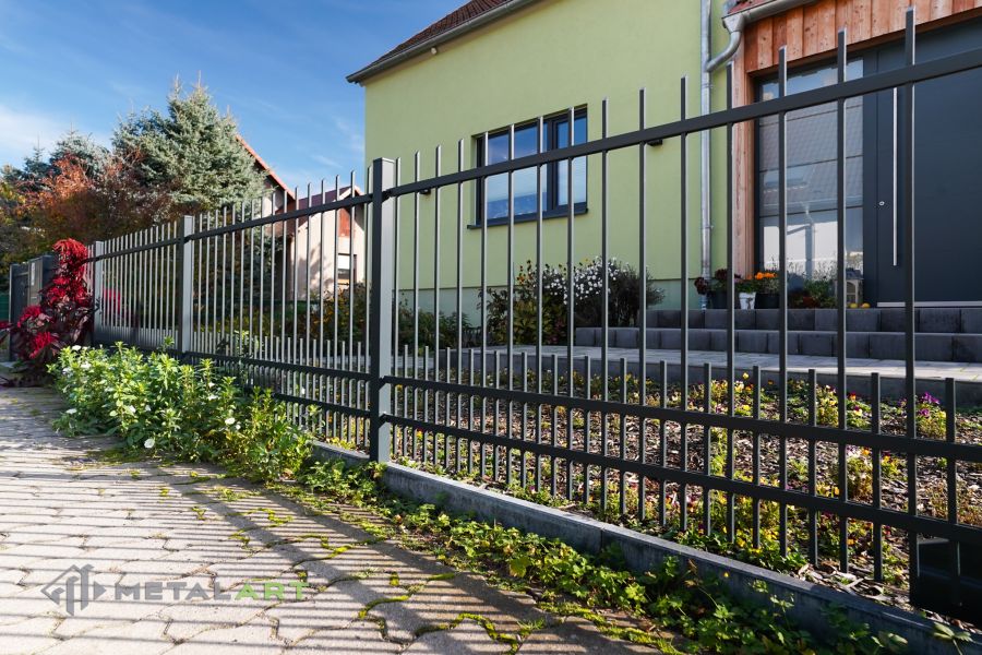 Zaunprojekt, Zaunportfolio, Zaunmuster, Schmiedezaun, Schmiedezäune, Zaunanlage Projekt, Zaun Metal Art, Zäune aus Polen, Zaun Berlin, Zaun günstig kaufen, Zäune und Tore, klassische Zäune, Gartenzaun, Gartenzäune