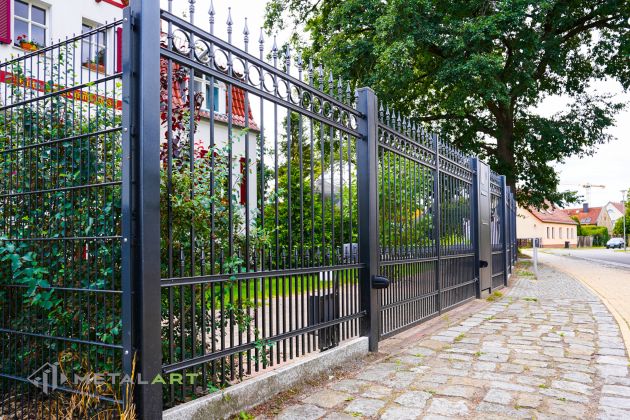 Zaunprojekt, Zaunportfolio, Zaunmuster, Schmiedezaun, Schmiedezäune, Zaunanlage Projekt, Zaun Metal Art, Zäune aus Polen, Zaun Berlin, Zaun günstig kaufen, Zäune und Tore, klassische Zäune, Schmuckzaun, Schmuckzäune, Gartenzaun, Gartenzäune