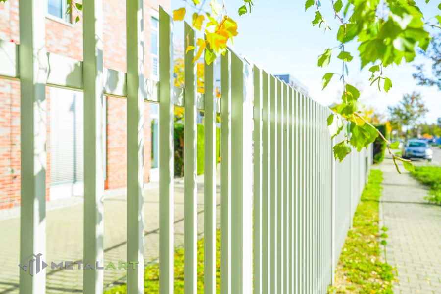 Zaunprojekt mit Schiebetor, Zaunportfolio, moderne Zäune, Zaunanlage Projekt, Zaun Metal Art, Zäune aus Polen, Zaun Berlin, Zaun günstig kaufen, Zäune und Tore
