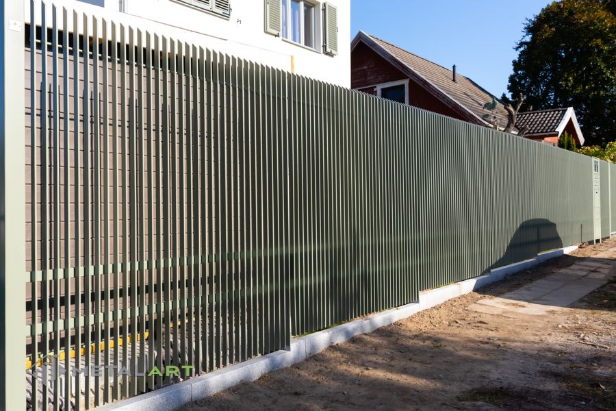 Zaunprojekt, Asymmetrisches Doppelflügeltor