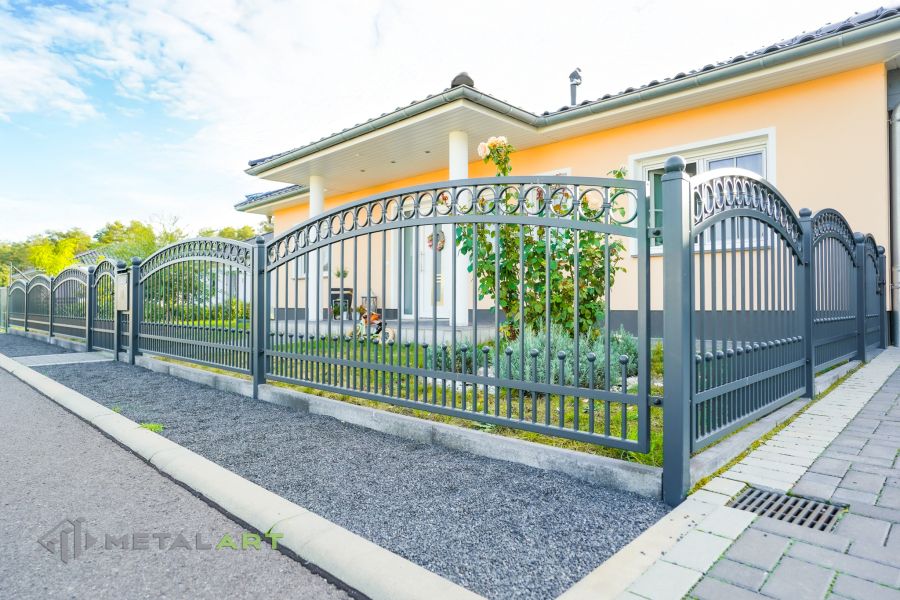 Schmuckzaun, Rahmenzaun, Schmiedezaun, Schmiedezäune, Zaunanlage Projekt, Zaun Metal Art, Zäune aus Polen, Zaun Berlin, mit Kugeln, klassische Zäune, Gartenzaun, Gartenzäune