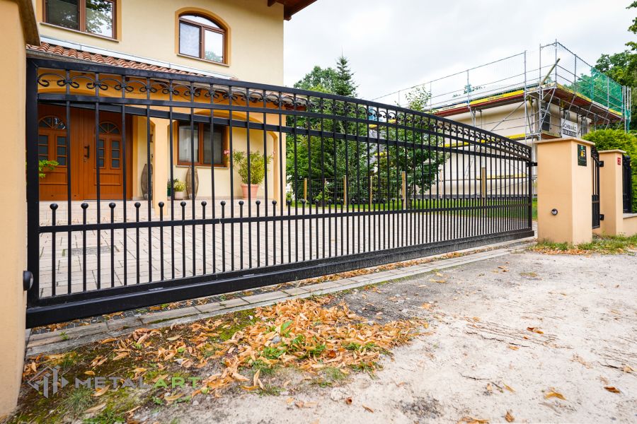 Schmuckzaun, Rahmenzaun, Zaunprojekt, Zaunportfolio, Zaun mit Bogen