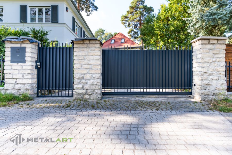 Zaunprojekt, Zaunportfolio, Zaunmuster, moderne Zäune, Zaunanlage Projekt, Zaun Metal Art, Zäune aus Polen, Zaun Berlin, Zaun günstig kaufen, Zäune und Tore