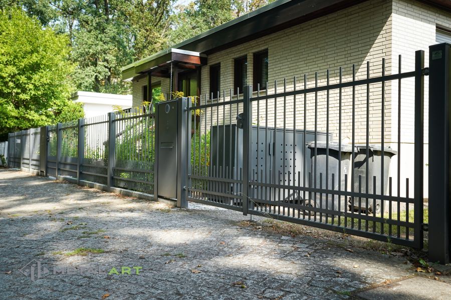 Zaunprojekt, Schmiedezaun, Schmiedezäune, Zaunanlage Projekt, Zaun Metal Art, Zäune aus Polen, Zaun Berlin, klassische Zäune, Gartenzaun, Gartenzäune