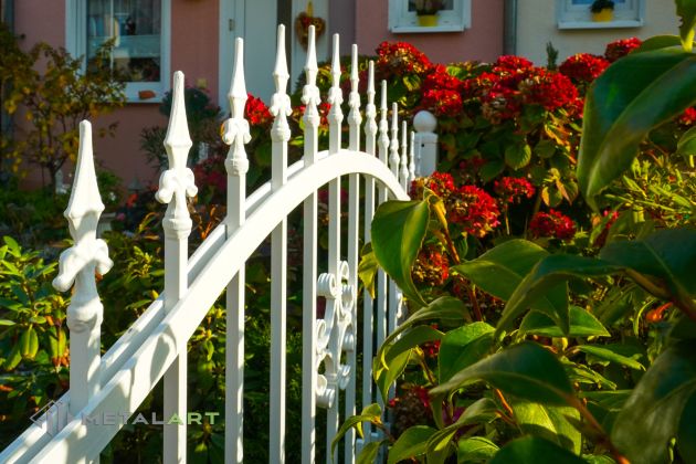 Zaun in Welle, Zaunprojekt, klassische Zäune, Schmuckzaun, Gartenzaun